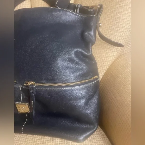 - Dooney & Bourke Large Dillen Bag -GUC - Picture 9 of 16